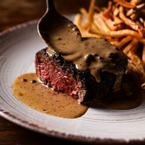 Steak Alive: Στον Κορυδαλλό ξέρουν (και) από πολύ καλό κρέας