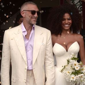 Κομμένο και ραμμένο για ροκ σταρ το γαμπριάτικο κοστούμι του Vincent Cassel