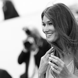 Η Carla Bruni μάγεψε (και) τη Βενετία