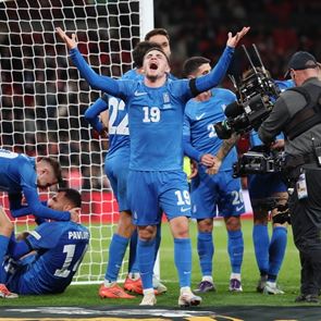 12 εικόνες από την φανταστική νίκη της &lt;em>Ελλάδας&lt;/em> στο Γουέμπλεϊ