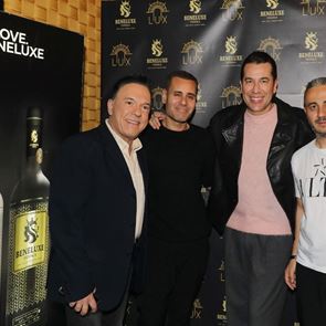 Αγαπημένα πρόσωπα της ελληνικής showbiz απολαμβάνουν την premium vodka Beneluxe στο Lux Stage Athens