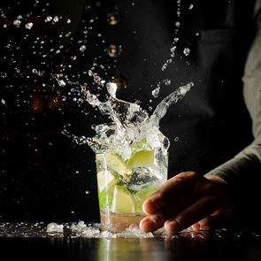 Angel Shot: Το cocktail που σώζει τις <em>γυναίκες</em> από τον κίνδυνο