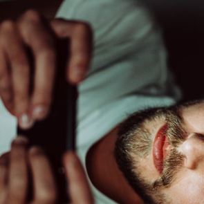 Πώς να κρατήσεις τα μάτια σου υγιή με τη νέα λειτουργία του iPhone