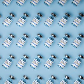 Με το &lt;em>εμβόλιο&lt;/em> μπορείς να (ξανα)ζήσεις. Τόσο απλά.