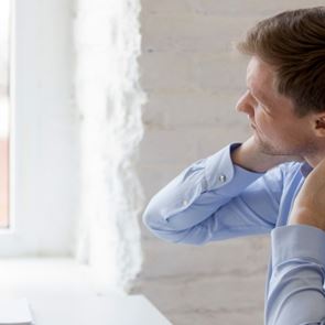 Τι είναι το Tech Neck και πώς θα το αντιμετωπίσεις