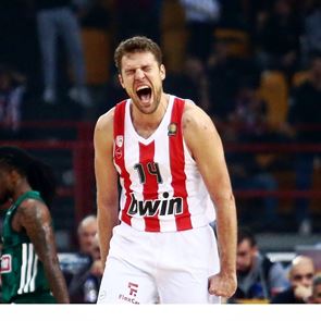 Όλα δείχνουν πως ο Σάσα Βεζένκοφ επιστρέφει στον Ολυμπιακό