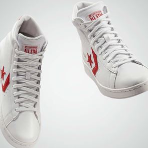 Η Converse επιστρέφει στο παρκέ με τα θρυλικά Pro Leather sneakers