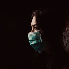 Γιατί δεν μειώνονται τα κρούσματα κορονοϊού