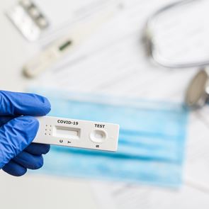 Rapid test αρνητικό, PCR θετικό