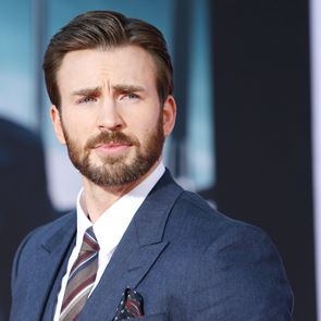O Chris Evans ποστάρει κατά λάθος γυμνή φωτογραφία του και το ίντερνετ καταρρέει