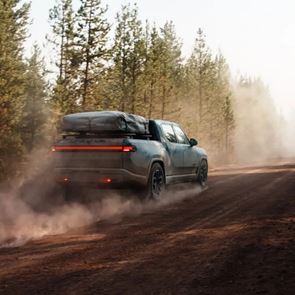 Rivian, η άγνωστη κυρίαρχος των ηλεκτρικών αυτοκινήτων