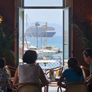 Hurmas| Όχι απλά ένα ακόμη κυκλαδίτικο all day