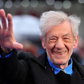 O Sir Ian McKellen έκανε το καθήκον του στην κοινωνία
