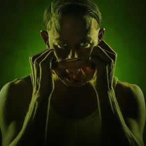 O Charlie Hunnam υποδύεται τον κατά συρροή δολοφόνο Ed Gein στην 3η σεζόν του Monster στο &lt;em>Netflix&lt;/em>