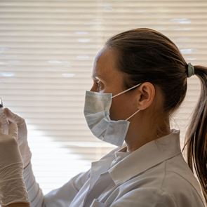 Αυστραλοί επιστήμονες προτείνουν την καθυστέρηση της χρησιμοποίησης του &lt;em>εμβολίου&lt;/em> της AstraZeneca