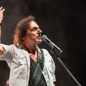 Μετρώντας αντίστροφα για τη μεγάλη live εμφάνιση του Βασίλη Παπακωνσταντίνου στην Πλατεία Νερού