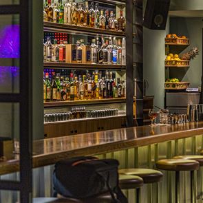 Το αθηναϊκό μπαρ που θα γούσταρε ο Charles Bukowski