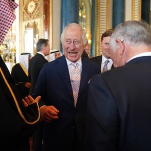 Live η ιστορική στέψη του βασιλιά Καρόλου Γ