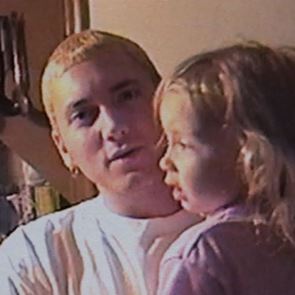 Ο Eminem θα γίνει παππούς και έφτιαξε το πιο συγκινητικό βίντεο για τη &lt;em>σχέση&lt;/em> πατέρα-κόρης