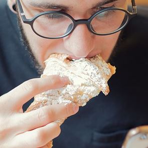 Γιατί είσαι μονίμως πεινασμένος