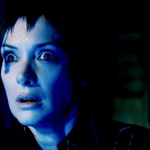 Ο νέος &#39;Σκαθαροζούμης&#39; έχει Monica Bellucci και είναι πιο Tim Burton από ποτέ