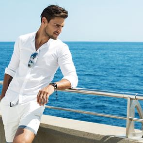 #SummerFavorites | Το λινό πουκάμισο που θα σε κάνει τον πιο γοητευτικό πρωταγωνιστή του καλοκαιριού