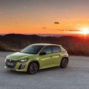 Αποστολή στη Βαρκελώνη για μερικές βόλτες με το νέο Peugeot e-208