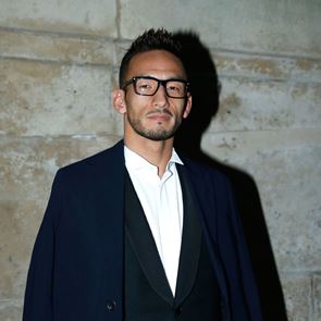 Ο Hidetoshi Nakata κοντράρει στιλιστικά τον David Beckham