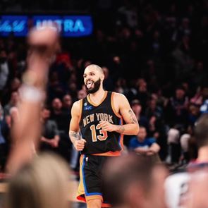 Ξέρουμε πού τρώει σουβλάκια ο Εβάν Φουρνιέ - είναι από τα καλύτερα σουβλατζίδικα της Αθήνας