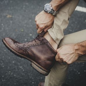 Τα Brogue Boots φοριούνται με κάθε smart casual σύνολο