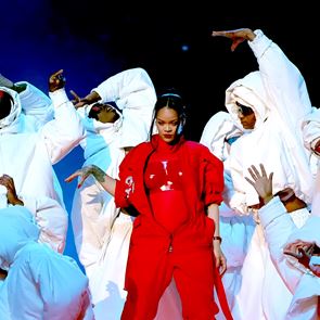 Αγαπητή Rihanna, χρειαζόμασταν αυτήν την επιστροφή