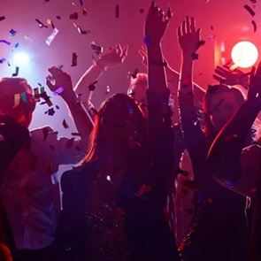 Nights out contest | Κέρδισε πρόσκληση για τo Best After Office Event x Schweppes - το hot party στο Nice n&#39; Easy στον Πειραιά