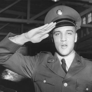 Όταν ο Elvis Presley κατατάχθηκε στον αμερικανικό στρατό