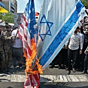 Οι νόμοι που προστατεύουν τις σημαίες