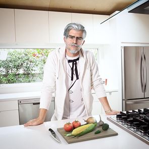 Τα KFC μετέτρεψαν για κάποιο λόγο τον Colonel Sanders σε influencer