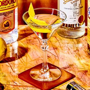 Η ιστορία και η συνταγή του Vesper, του ποτού του 007