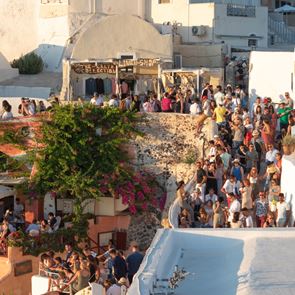 Υπάρχει άραγε τρόπος για να ηρεμήσουμε από τον υπερτουρισμό