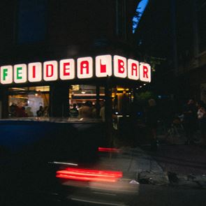 Το Ideal είναι το πιο χοτ <em>μπαρ</em> της Αθήνας αυτή τη στιγμή