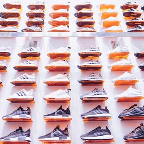 Τα 10 καλύτερα <em>sneakers</em> της adidas για το φετινό καλοκαίρι