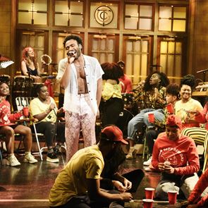 Ο Childish Gambino μόλις κυκλοφόρησε όχι ένα, αλλά δύο τραγούδια για το καλοκαίρι