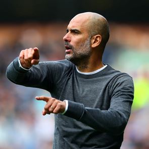 To preppy layering look του Pep Guardiola