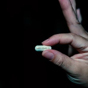 Μπορεί το χάπι της Merck να αλλάξει πορεία στην πανδημία