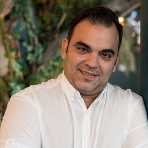 Νίκος Καραθάνος, μαθήματα ζωής και κουζίνας