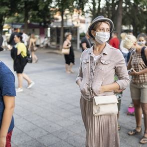Κορονοϊός: Εκτοξεύθηκαν στα 20.084 τα νέα κρούσματα