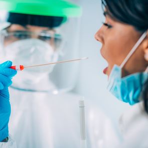 Όλα τα συμπτώματα του κορονοϊού σύμφωνα με τον Ηλία Μόσιαλο