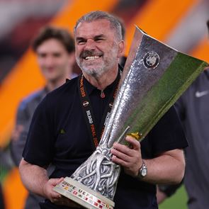 Η ζωή του Άγγελου Ποστέκογλου: Από τη Νέα Φιλαδέλφεια στην κορυφή της <em>Ευρώπης</em>