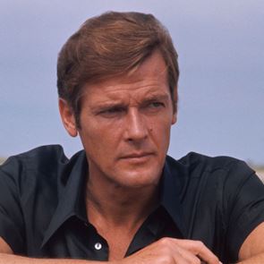 Δημοπρασία με θέμα τον &lt;em>James&lt;/em> &lt;em>Bond&lt;/em> μας κάνει να γνωρίσουμε καλύτερα τον Roger Moore