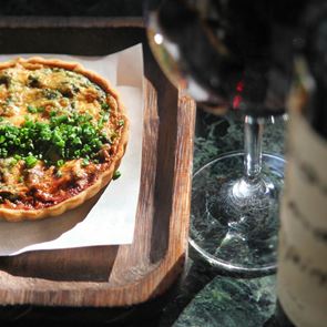 Το By the Glass έρχεται κοντά σου