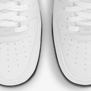 Η Nike κάνει ποδαρικό στο <em>2021</em> με τα νέα ασπρόμαυρα Air Force 1