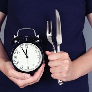 Αυτή είναι η καλύτερη ώρα για δείπνο σύμφωνα με τους ειδικούς